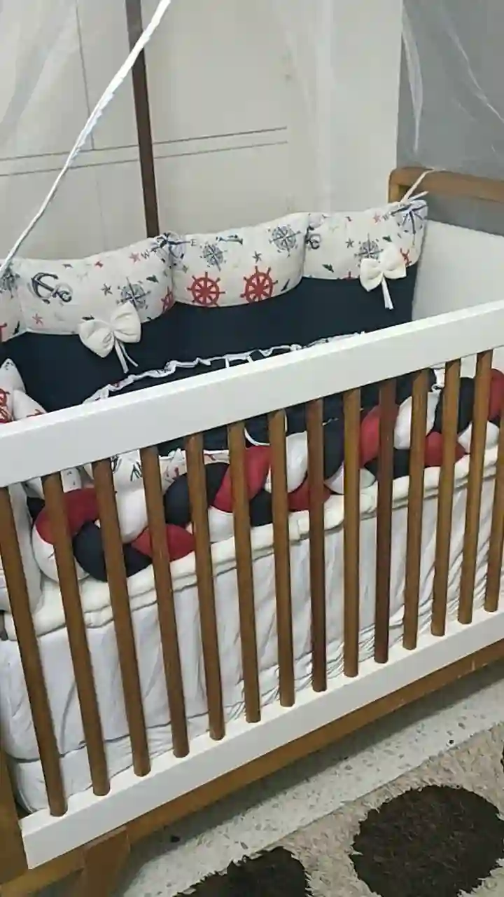 Lit Bébé en Bois Avec Matlas et Tour de lit à El Kram