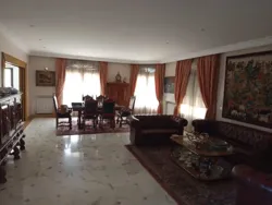 Spatieuse Villa sur Arthère Principale à Manar2 à El Manar 2