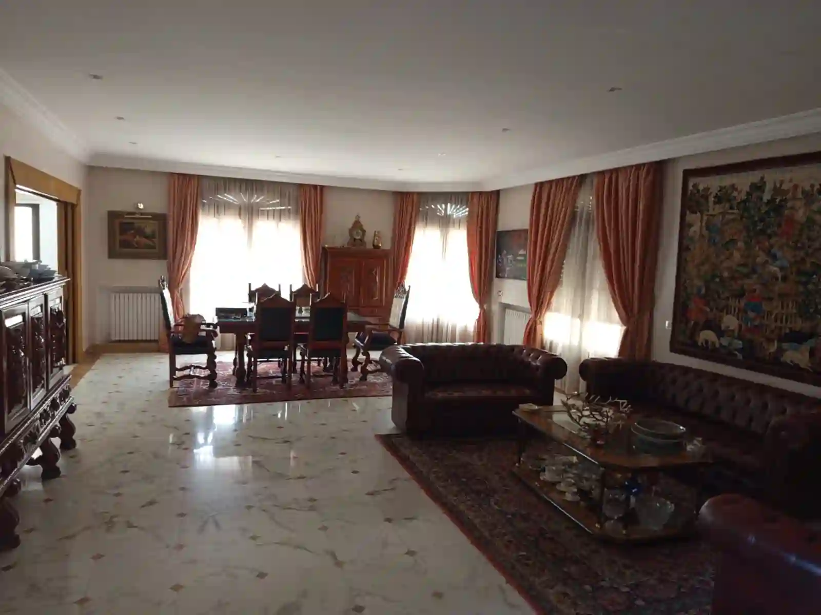 Spatieuse Villa sur Arthère Principale à Manar2 à El Manar 2