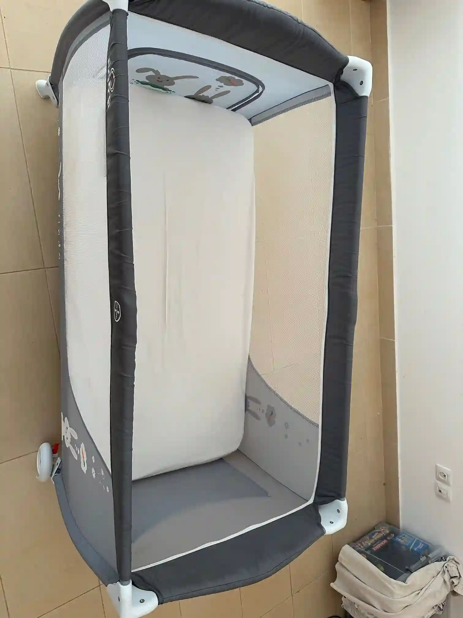 Lit + Matelas + Siège Auto + Chaise Haute + Meuble Enfant
