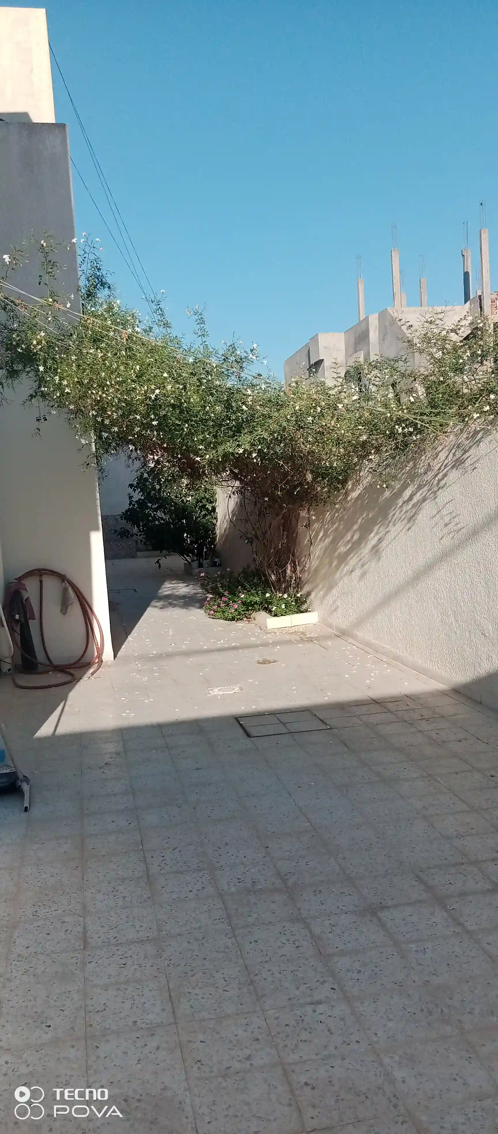 Villa Composée de 2 Étages à Cite Ennkhilet - Vue 2