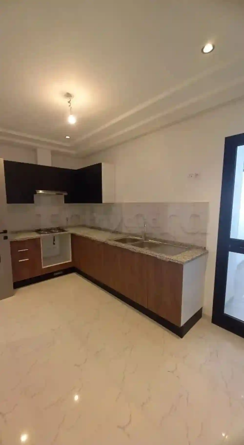 Av s2 Titré Presque Neuf à La Soukra - Vue 3