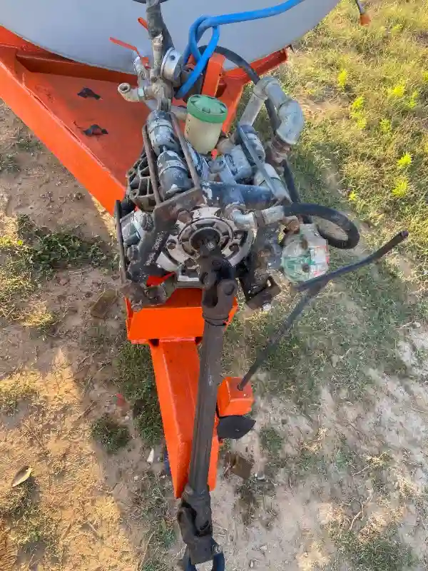 Pompe De Traitement Agricole Pulvérisateur Avec Citerne 2000l - Vue 5