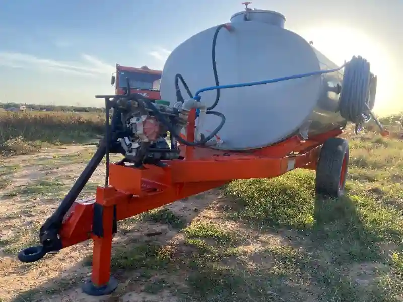 Pompe De Traitement Agricole Pulvérisateur Avec Citerne 2000l - Vue 6