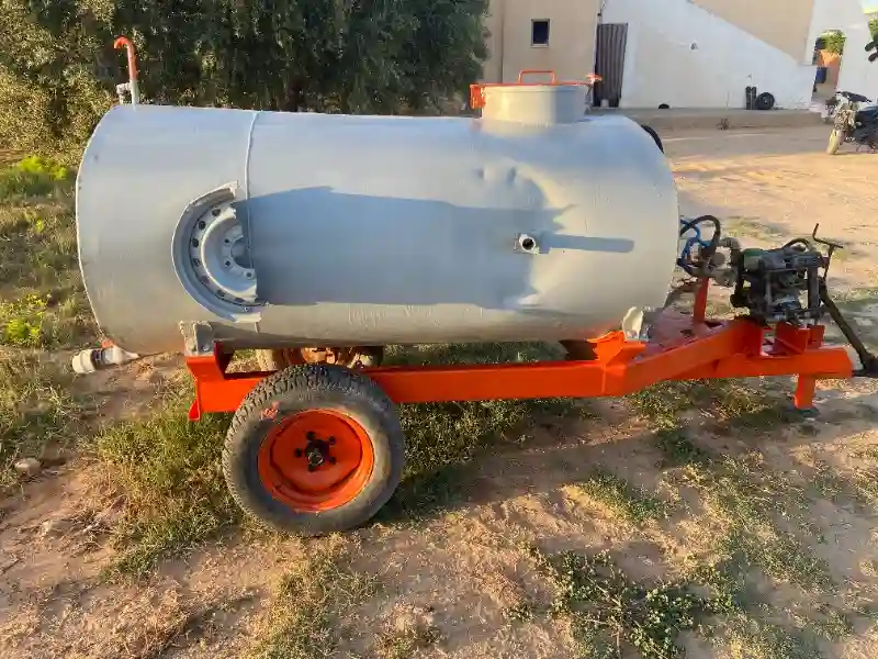 Pompe De Traitement Agricole Pulvérisateur Avec Citerne 2000l - Vue 8