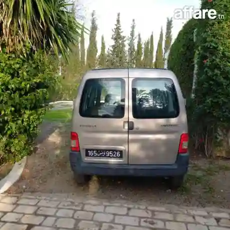 Peugeot Partner 5 Places Essence - Vue 1