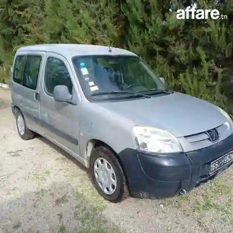 Peugeot Partner 5 Places Essence - Vue 2