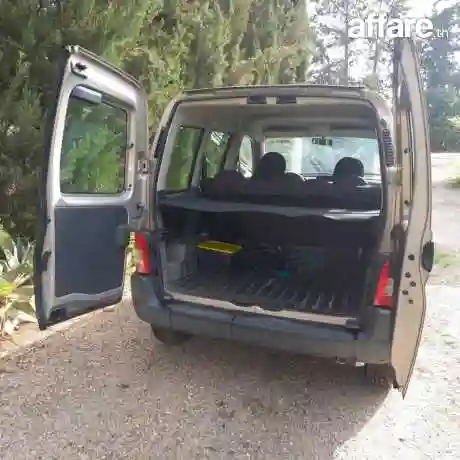 Peugeot Partner 5 Places Essence - Vue 4