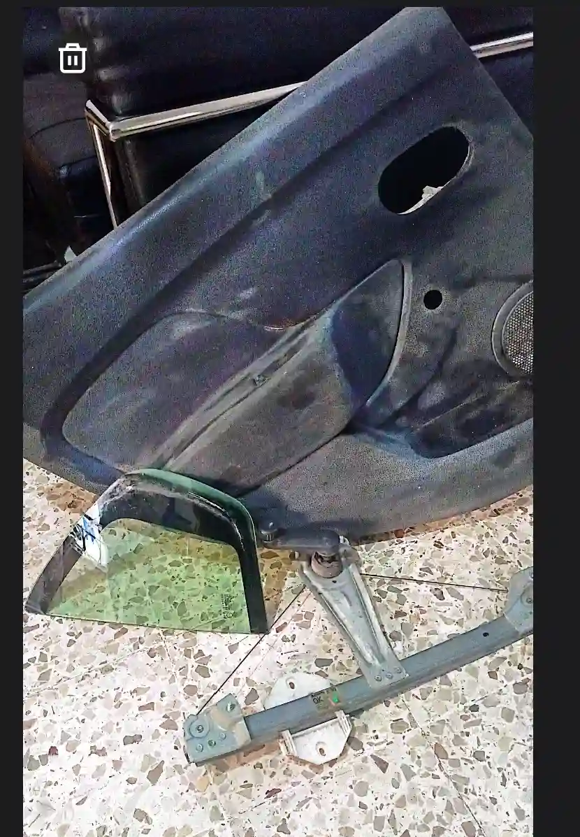 Pièce Porte Gauche Arrière Symbol 2 à Cite Azza 1 - Vue 2