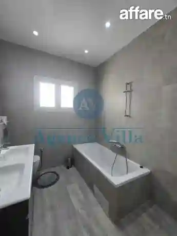 une Grande Villa à la Soukra - Vue 10