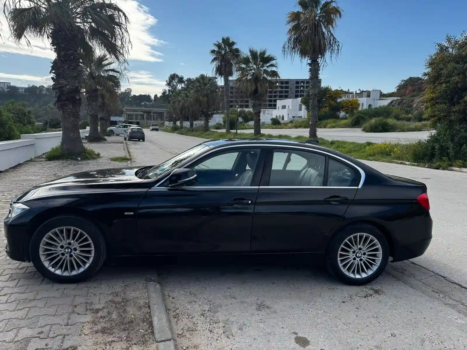 Bmw f30 Luxury à El Manar 1 - Vue 2
