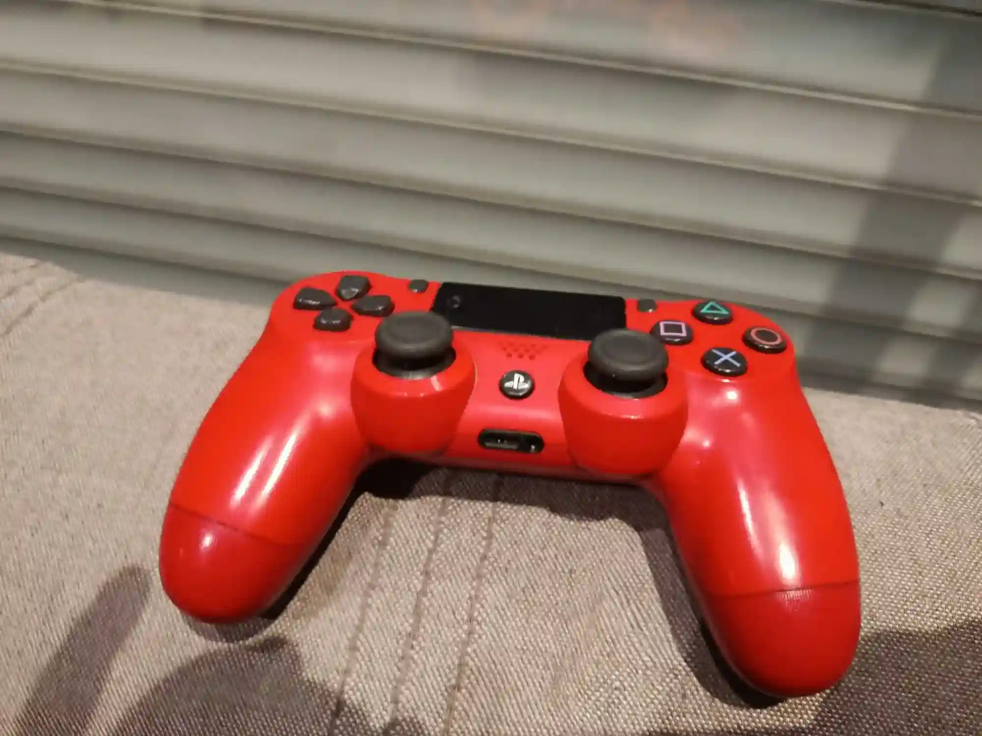 Manette PS4 V2 - Vue 1