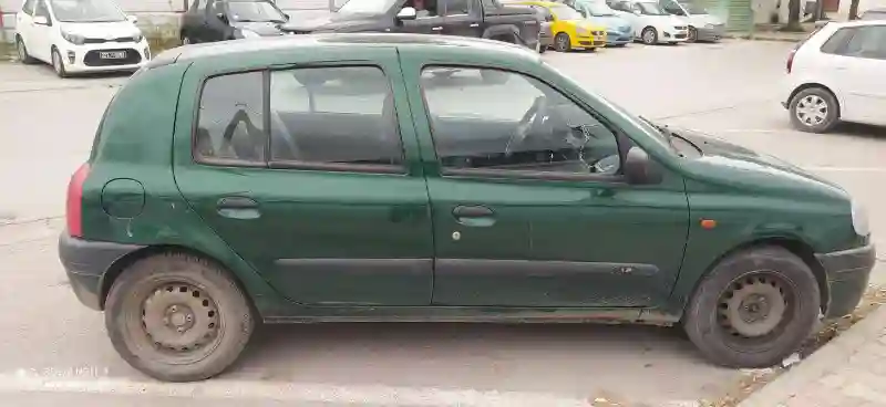 Renault Clio Essence 1999 - Vue 3