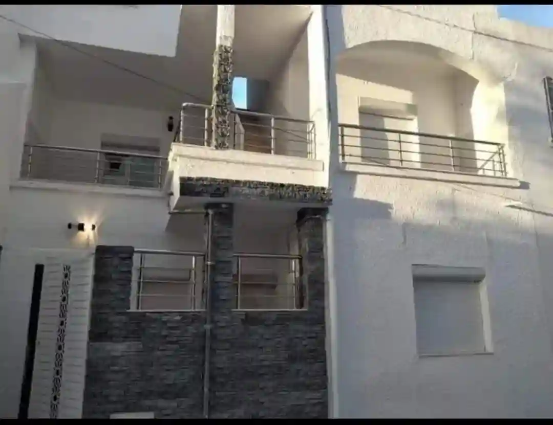 Triplex au Cité Erriadh à Cite Erriadh 2 - Vue 1