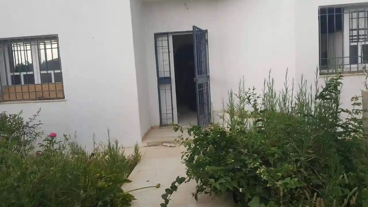 Raoued Sidi Amor vnt Maison à Raoued - Vue 1