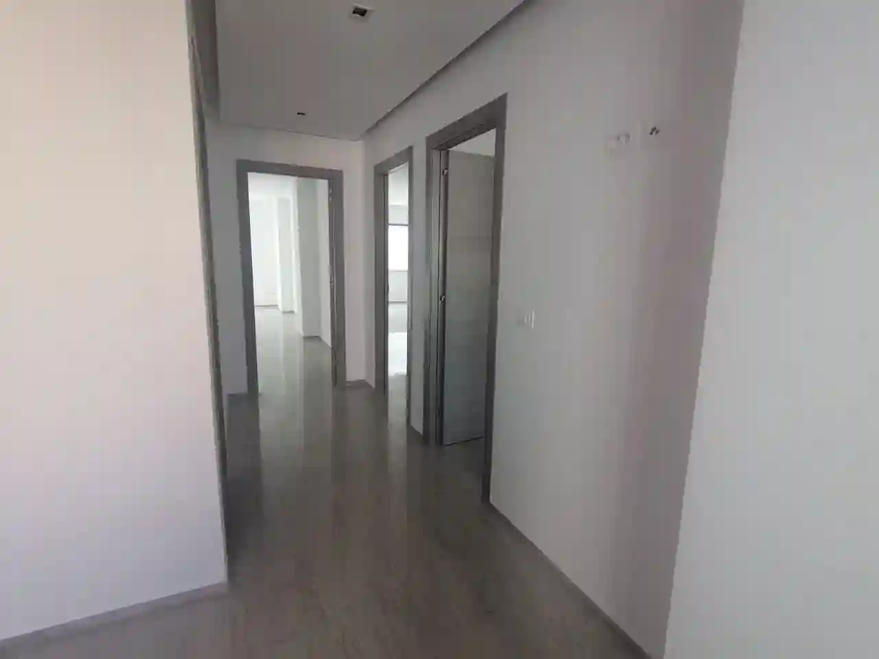 Un Espace de Travail Premium au lac 2 à Berge Du Lac - Vue 1
