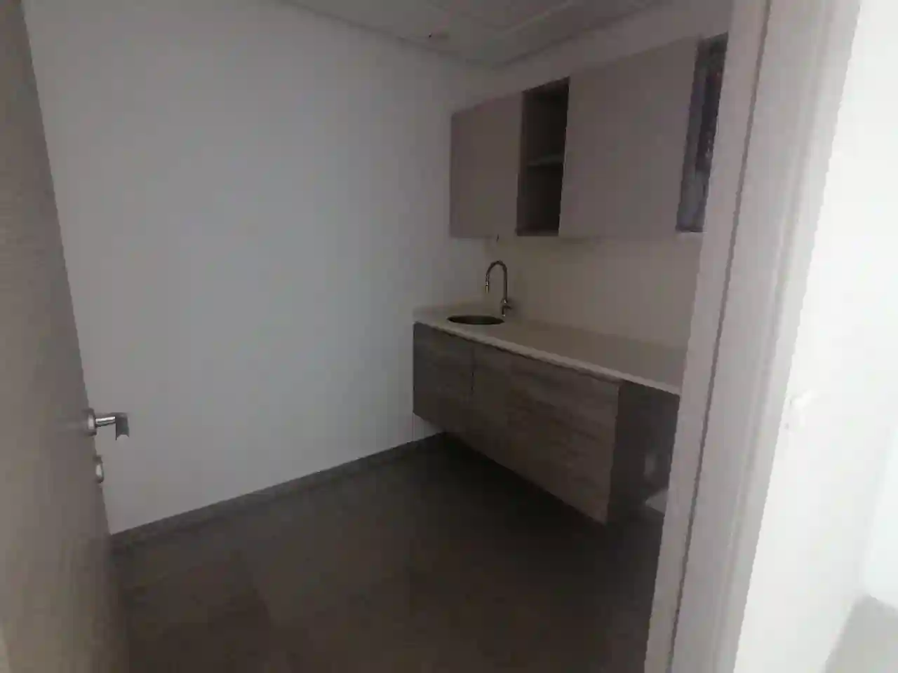 Un Espace de Travail Premium au lac 2 à Berge Du Lac - Vue 3
