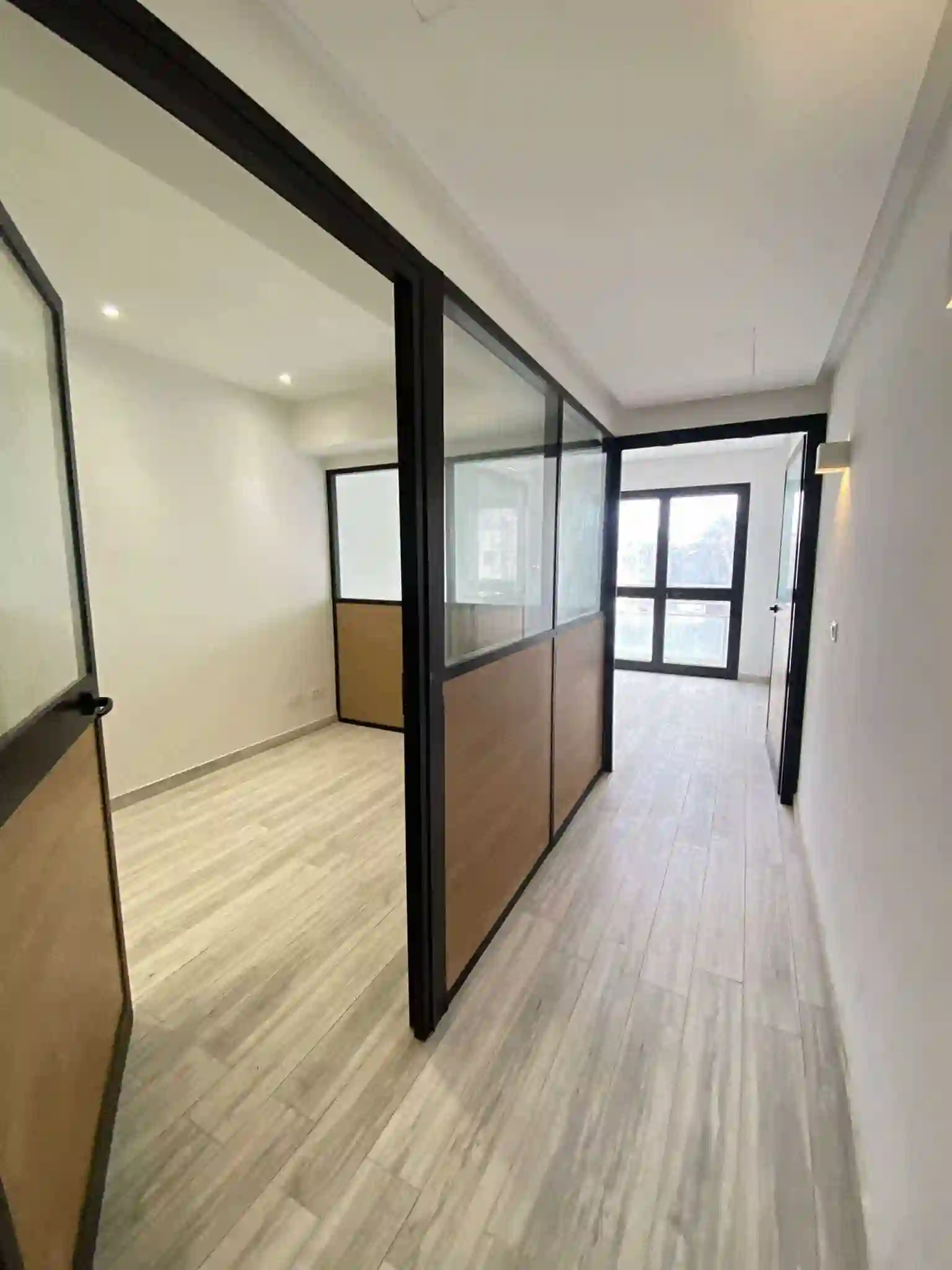 5 Bureaux en h2 h3 et h4 a Jeanne D'arc à Tunis Belvedere