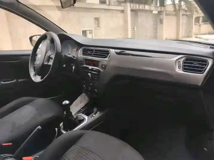 Peugeot 301 - Vue 2