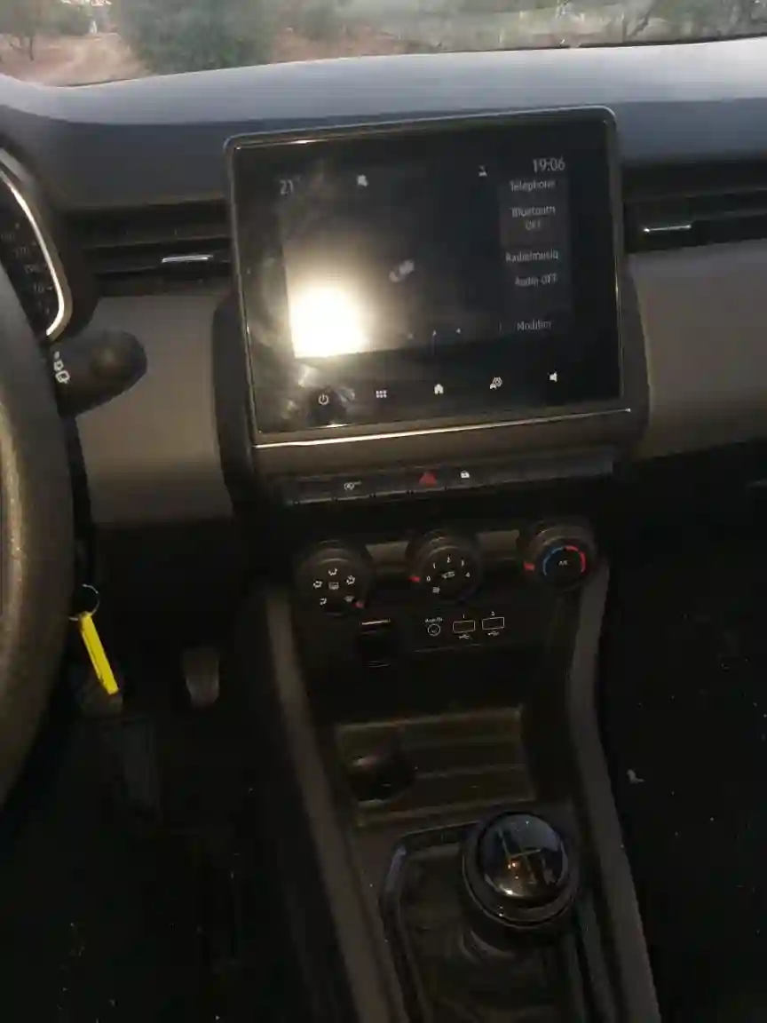 Renault Clio 10 TCe 100 BVM – Année 2021 – 128 000 km - Vue 9