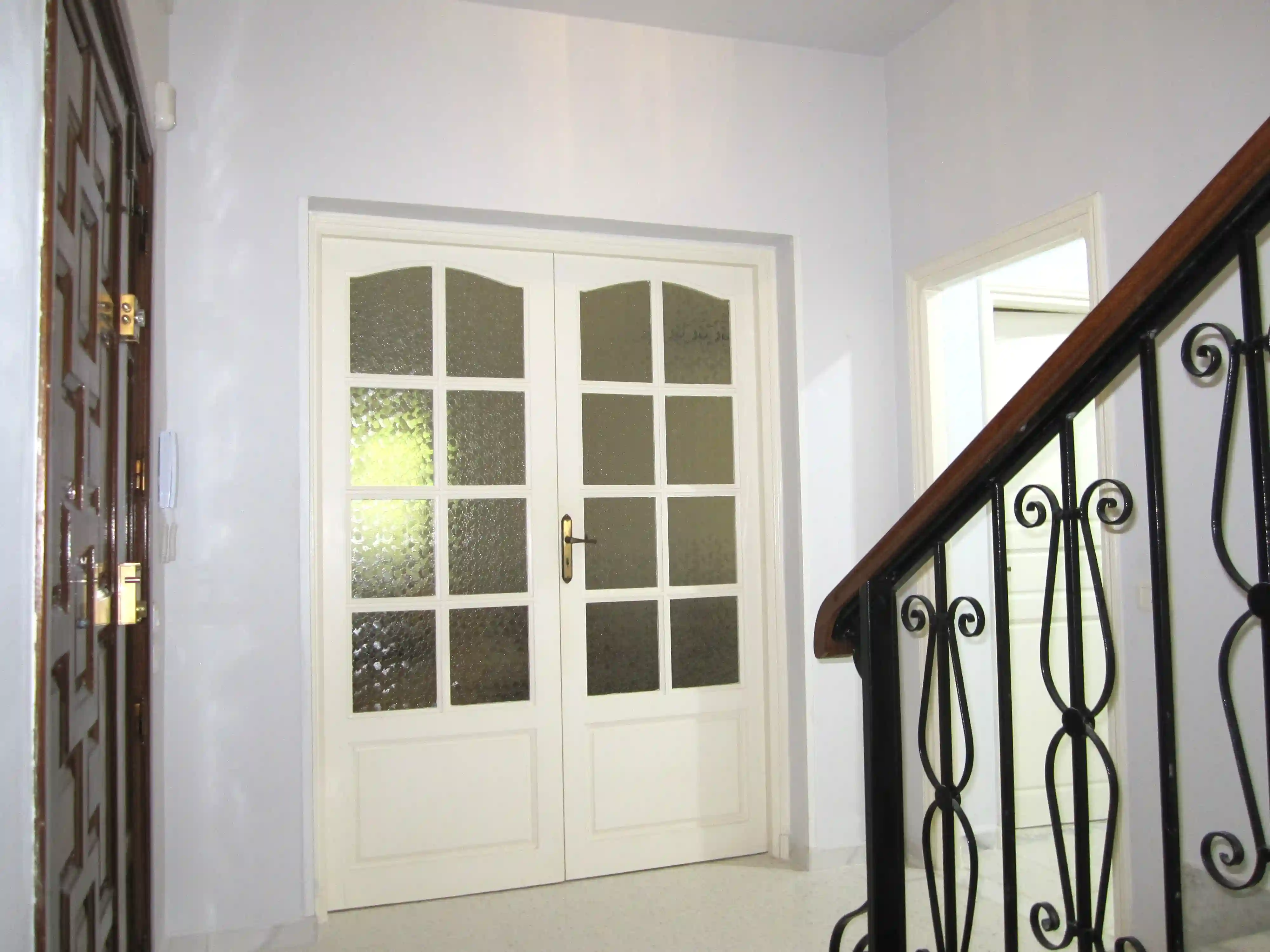 Villa Moderne de Style Américain à Cite El Ghazala 1 - Vue 1