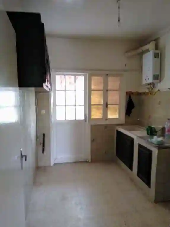 Appartement Salon et Deux Chambres à El Mourouj 2 - Vue 1