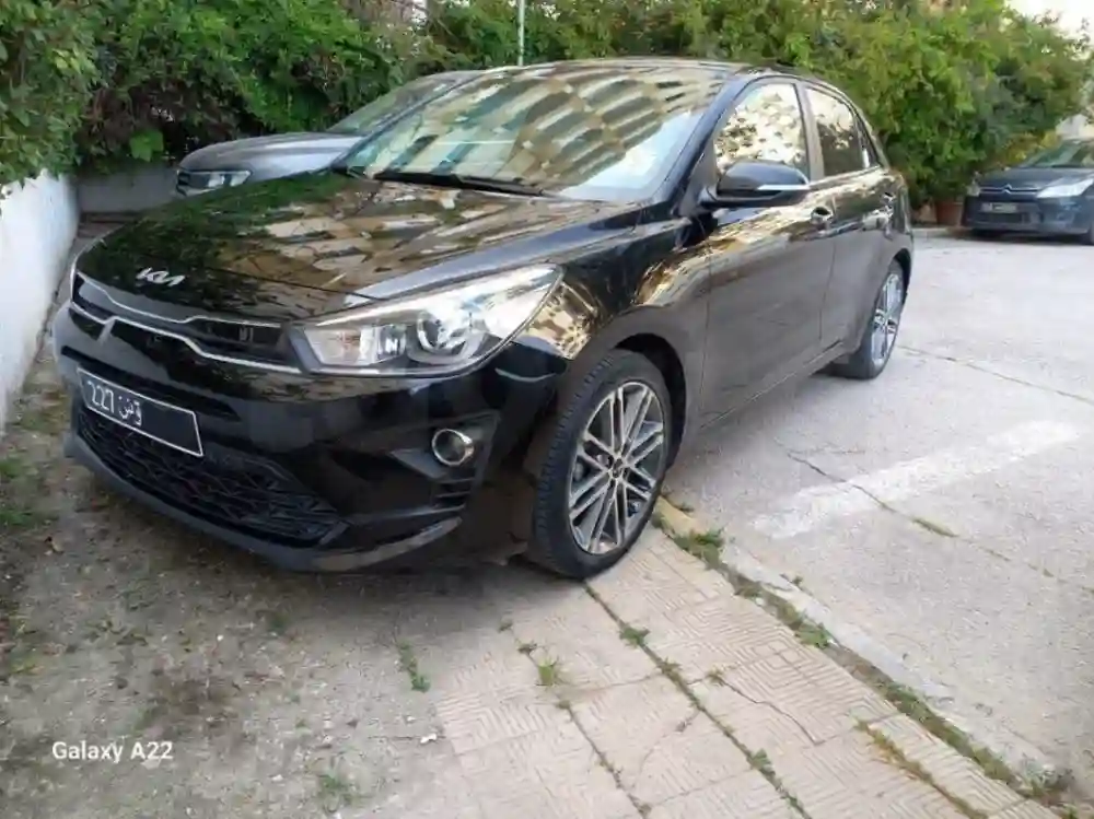 Cause Départ à L'étranger Médecin Vend kia rio à El Menzah 6 - Vue 2