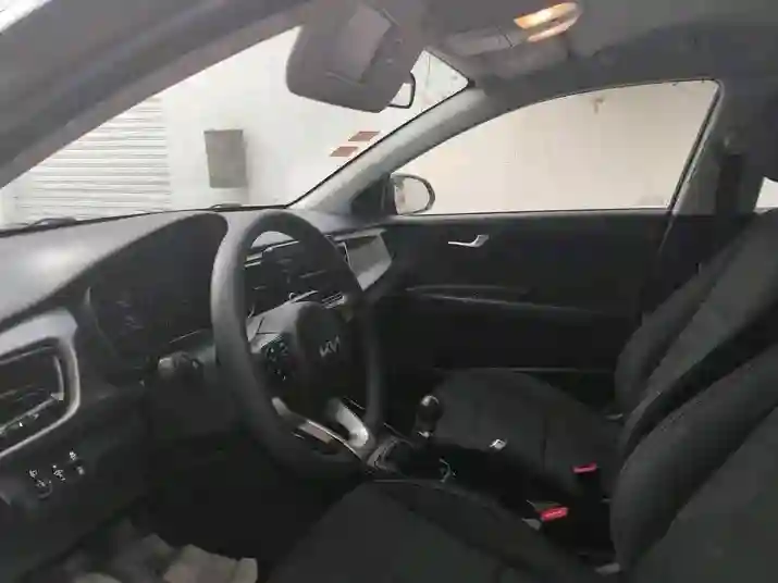 KIA RIO Coupée Première Main EN Excellent État - Vue 8