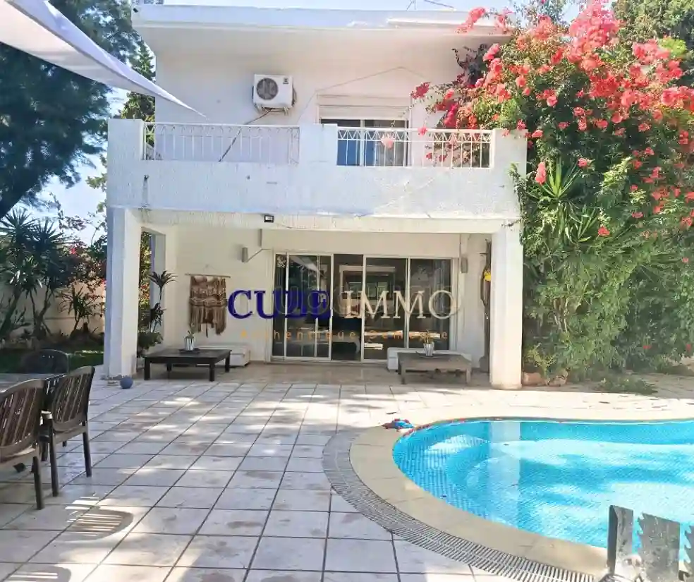Location Estivale Villa Spacieuse Avec Piscine - Vue 3
