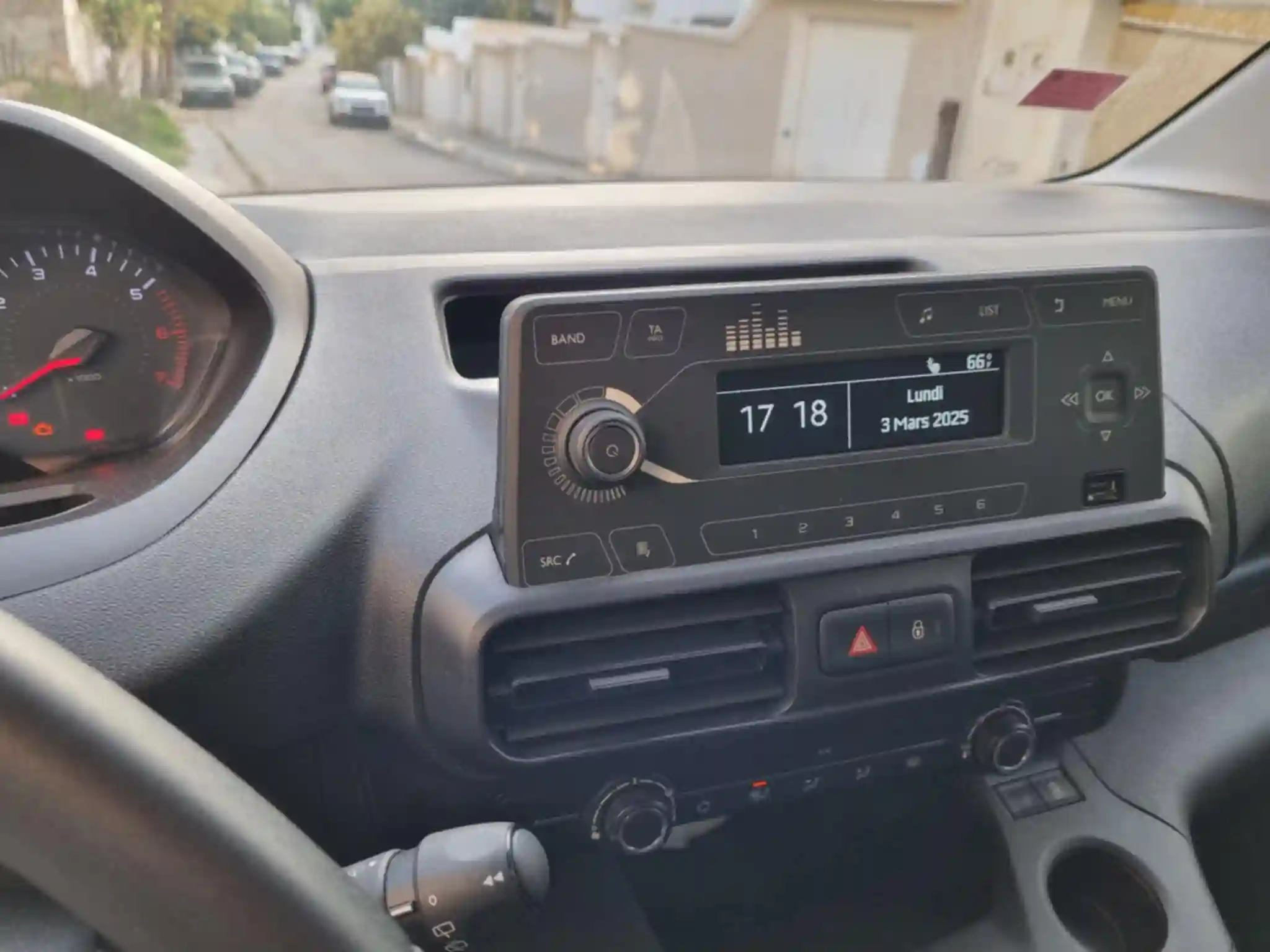 Voiture Neuve à Cite Ennasr 2 - Vue 3