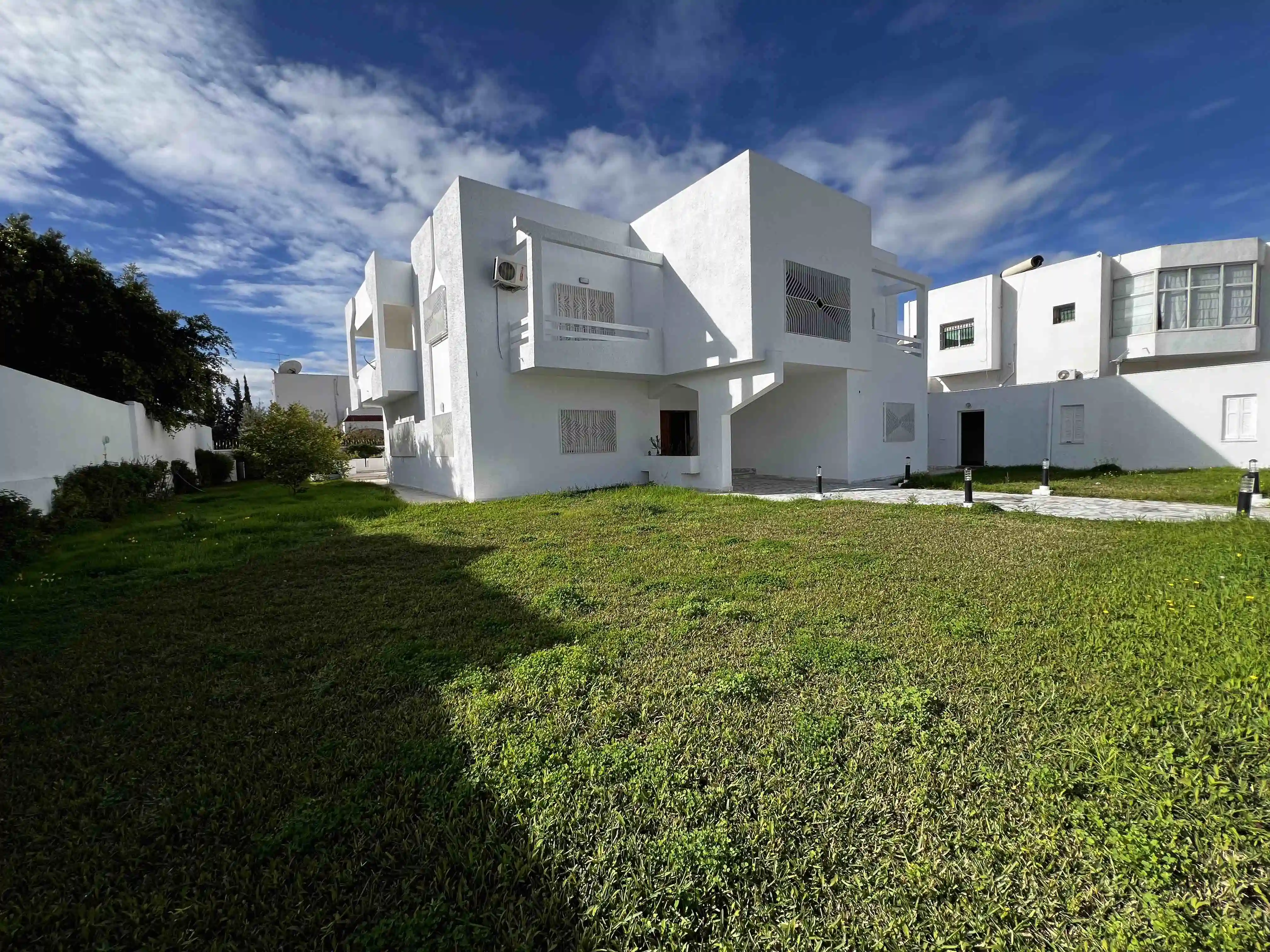 Villa 1100m2 à la Soukra à La Soukra - Vue 3