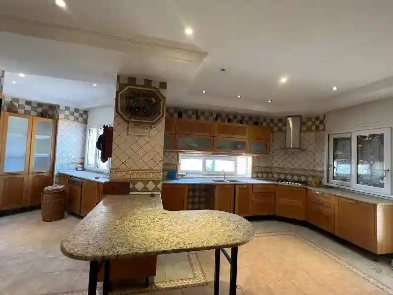 V482 Villa Royale a Deux pas de la mer à Cite El Mahrsi 1 - Vue 4