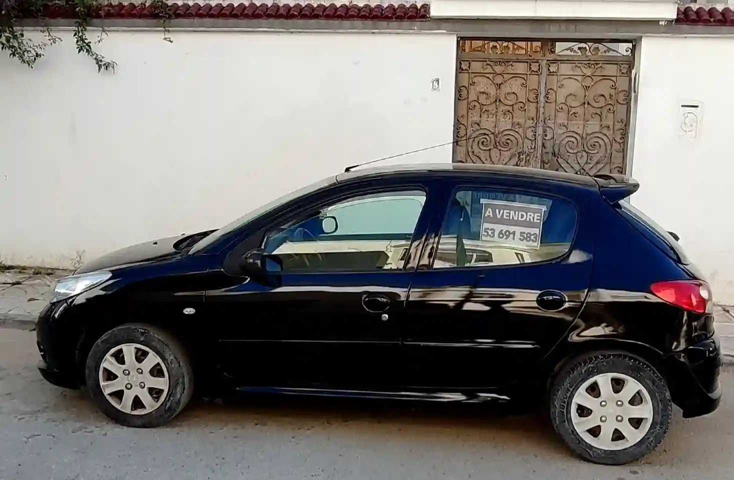 Belle 206 Plus a Laouina à El Aouina - Vue 1