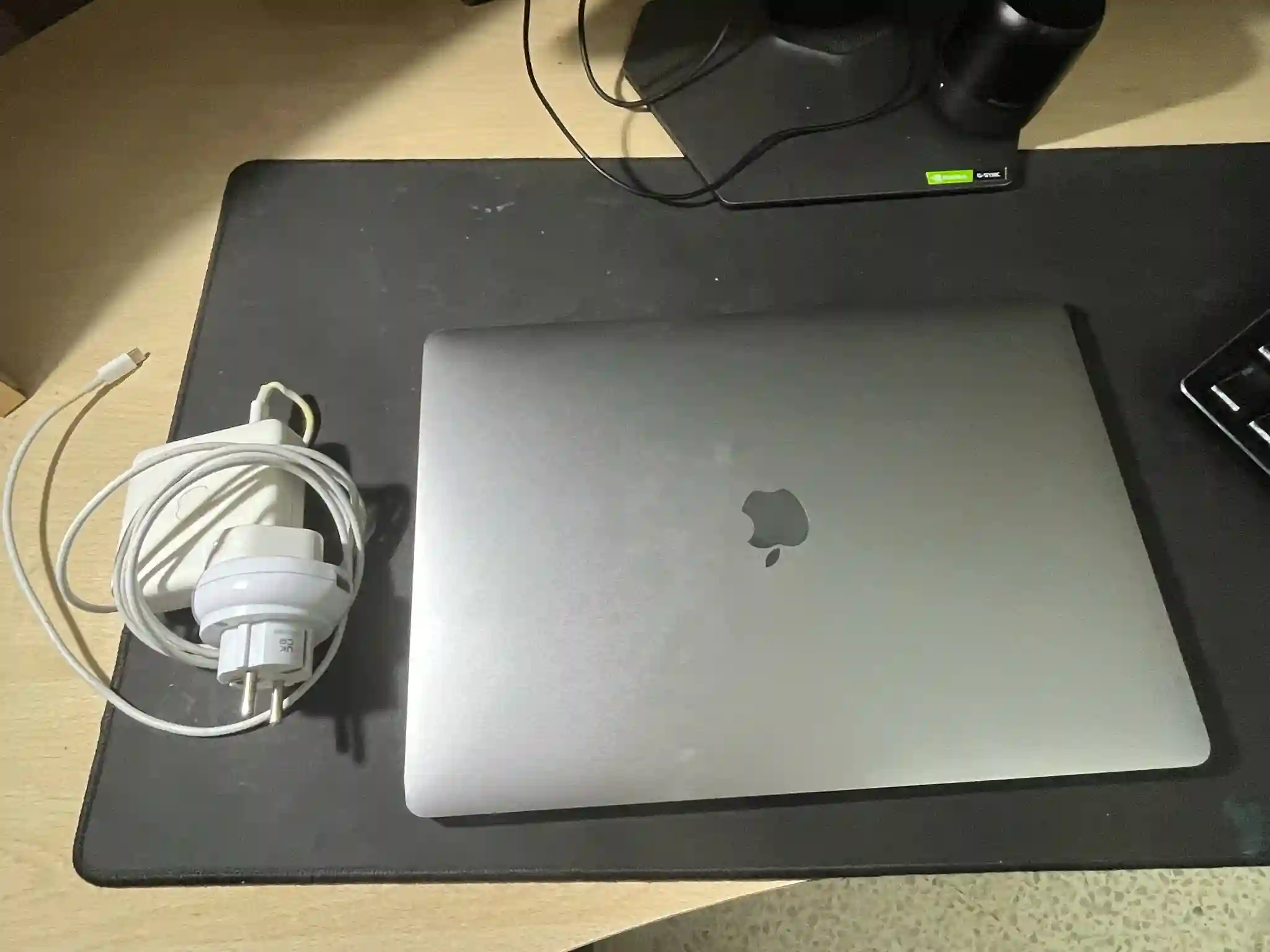 Macbook pro i7 15 Inch Tres bon Etat à La Soukra - Vue 3