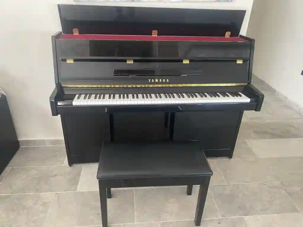 Piano Yamaha Avec Banquette à El Menzah