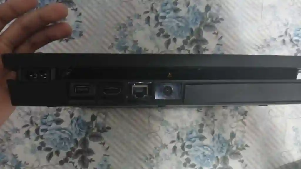 PS4 Slim 860 G Neuf - Vue 2