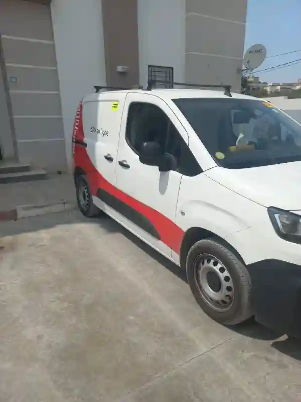 Peugeot Partner Diesel 2021 - Vue 4