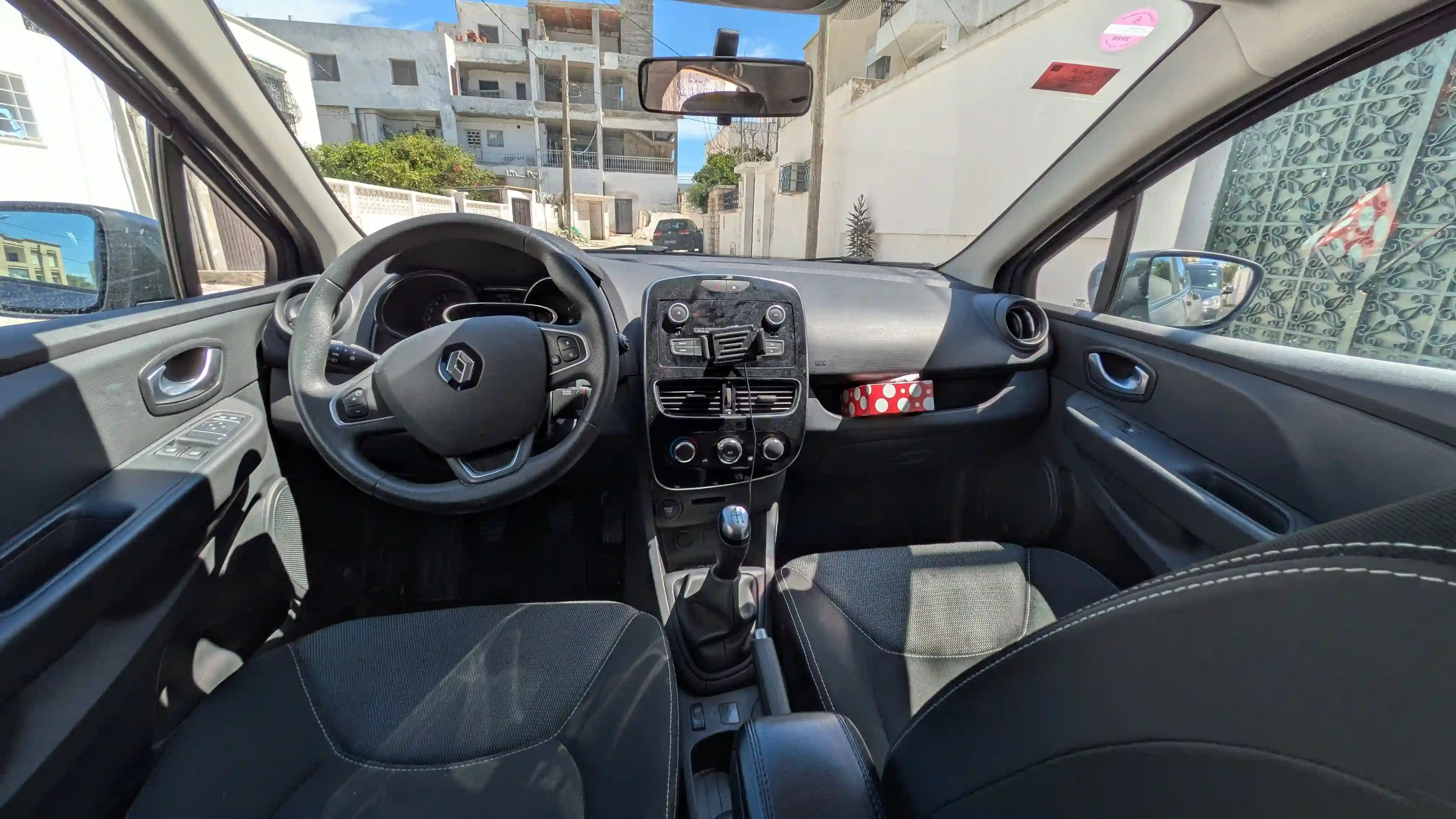 Clio Life Plus tce 5cv à Riadh Landlous