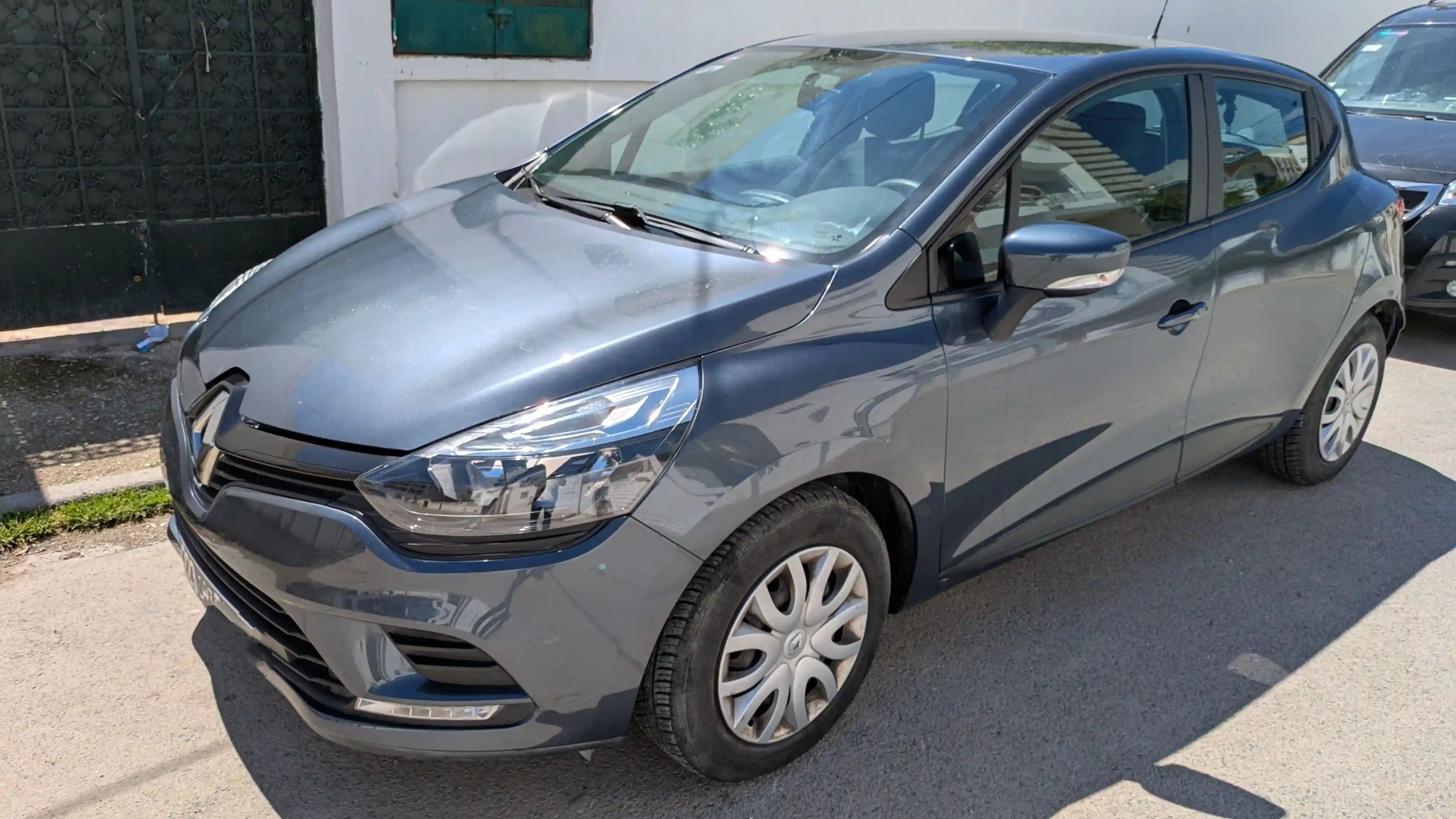 Clio Life Plus tce 5cv à Riadh Landlous - Vue 1