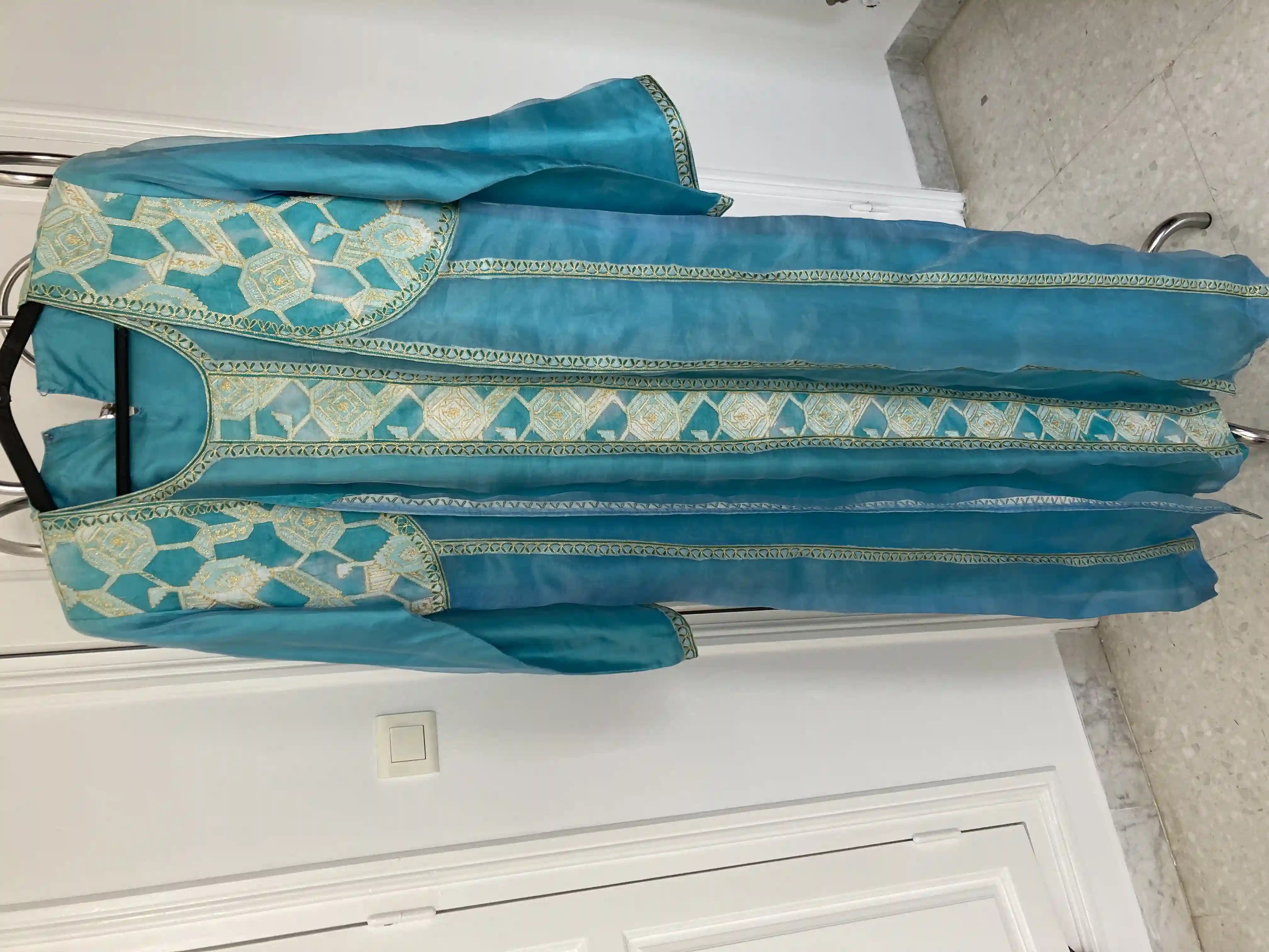Des Robes Soirées Tres peu Portees à Ariana Ville - Vue 2