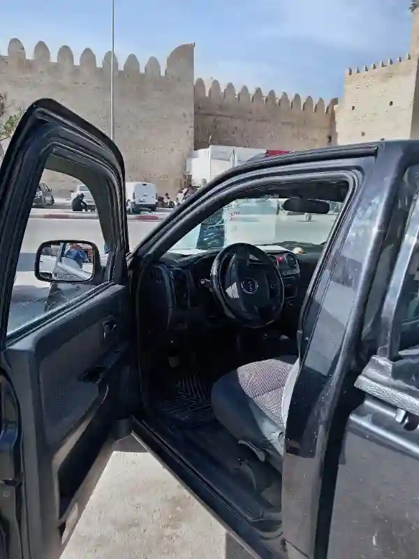 Isuzu Dimax Khalijeya - Vue 1