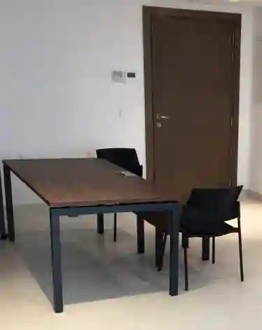 Bureau Avec Table Basse et 2 Chaises Très bon État à El Kram - Vue 3