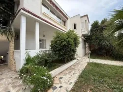 Villa a Usage Commercial à Menzah 5 à El Menzah 5