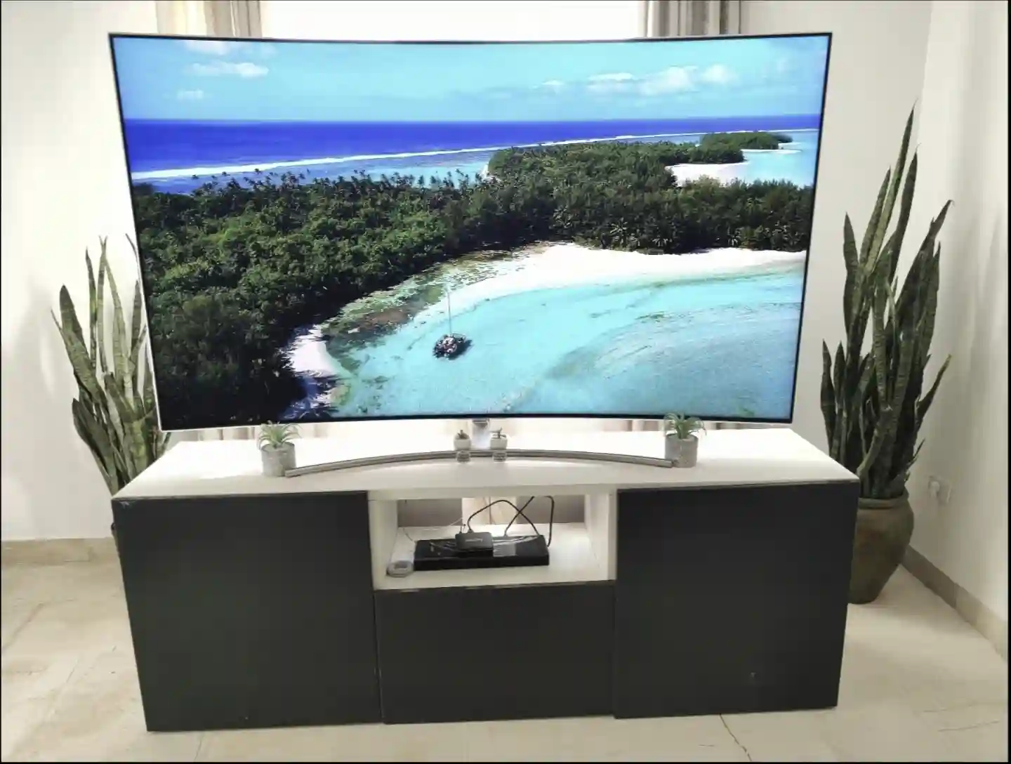 Télévision Samsung 75 Pouces 4k Qled Curved à El Menzah - Vue 2