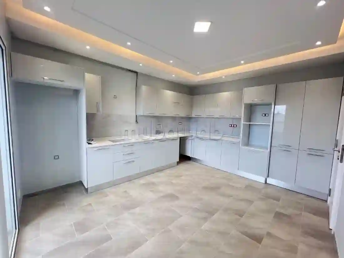 A Louer Étage de Villa en S3 à la Soukra