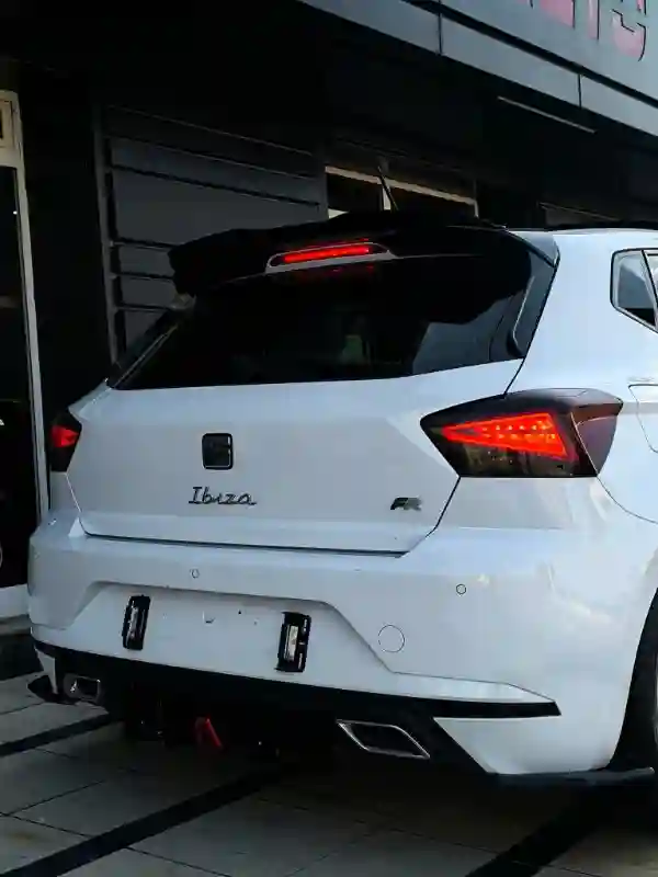 Seat Ibiza Essence 2023 - Vue 2