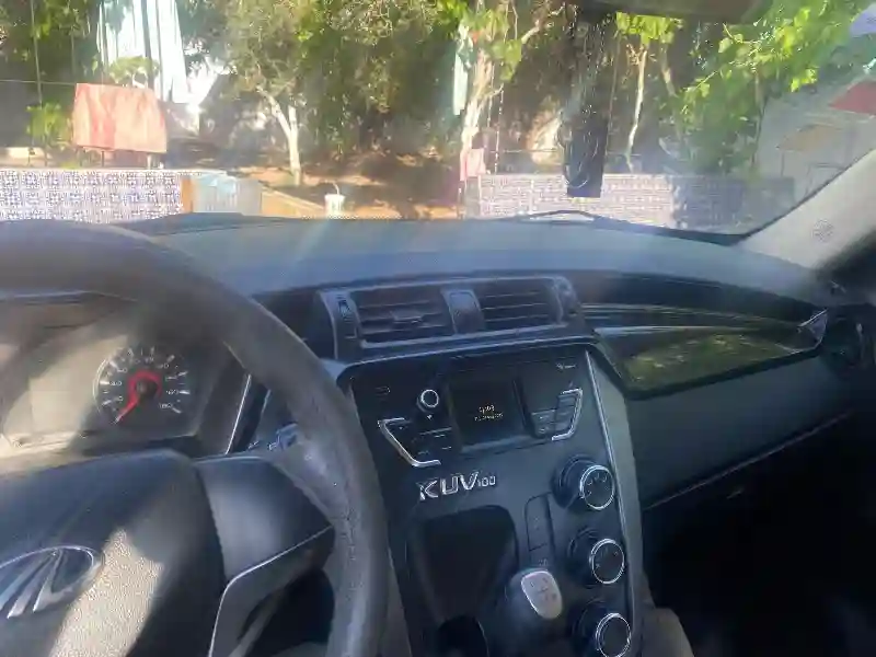 Mahindra KUV 100 Essence 2019 - Vue 1
