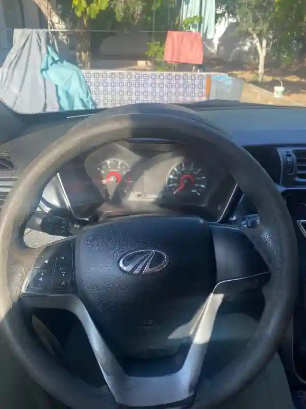 Mahindra KUV 100 Essence 2019 - Vue 2