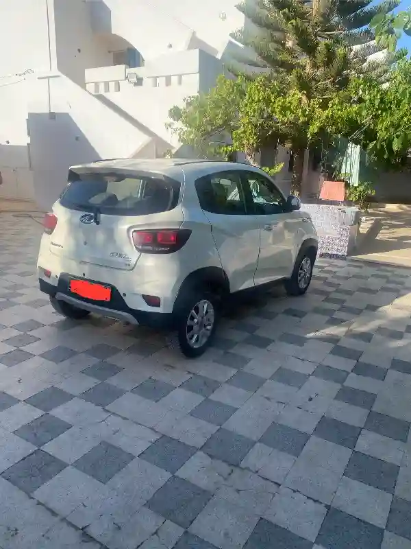 Mahindra KUV 100 Essence 2019 - Vue 3