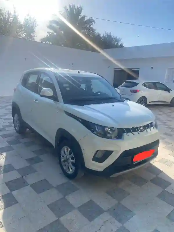 Mahindra KUV 100 Essence 2019 - Vue 4